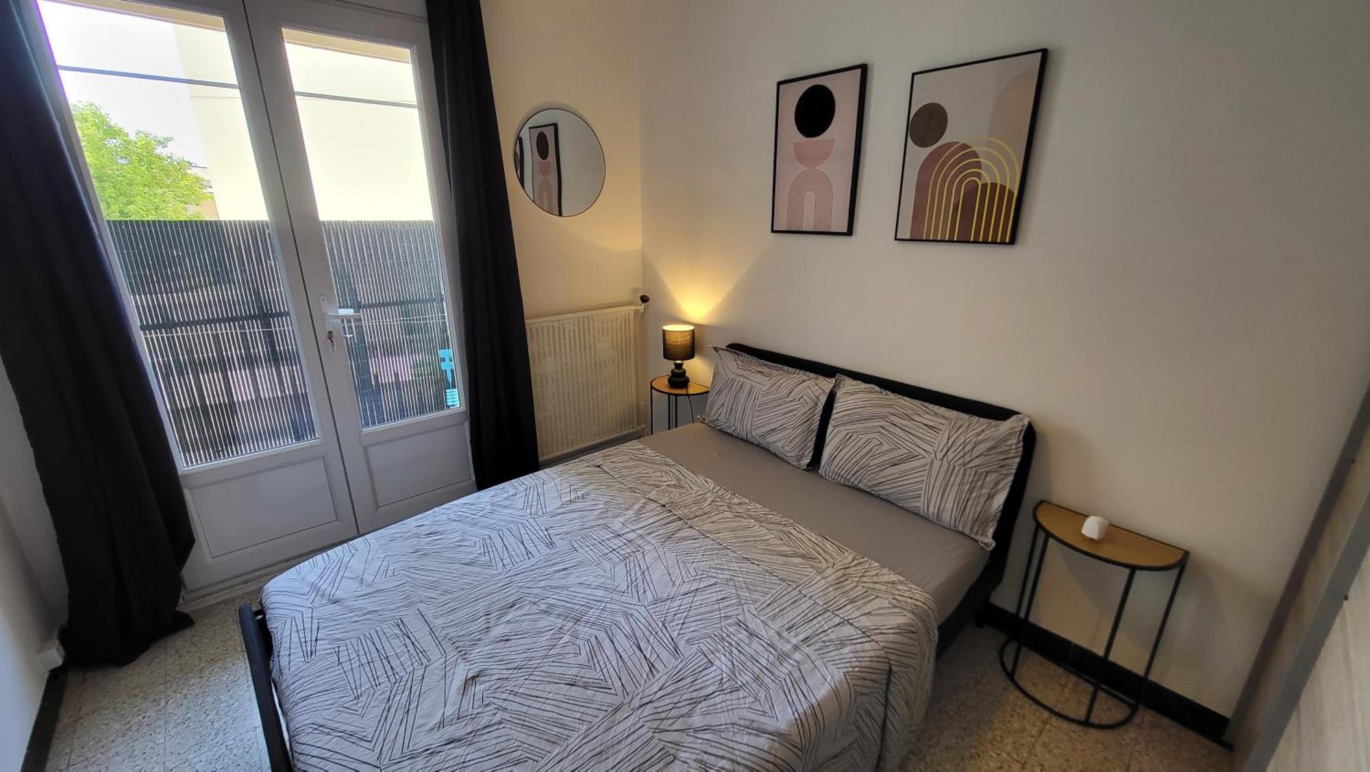 Les Tourterelles D'Avignon 2 Apartment Bagian luar foto